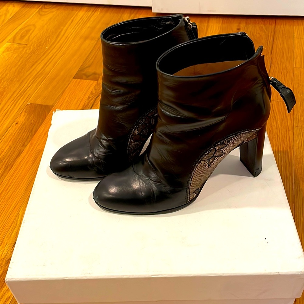 Zipper on the back booties